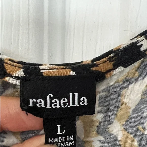 4/$20 Rafaella Black and Tan Patterned Top - Picture 2 of 5